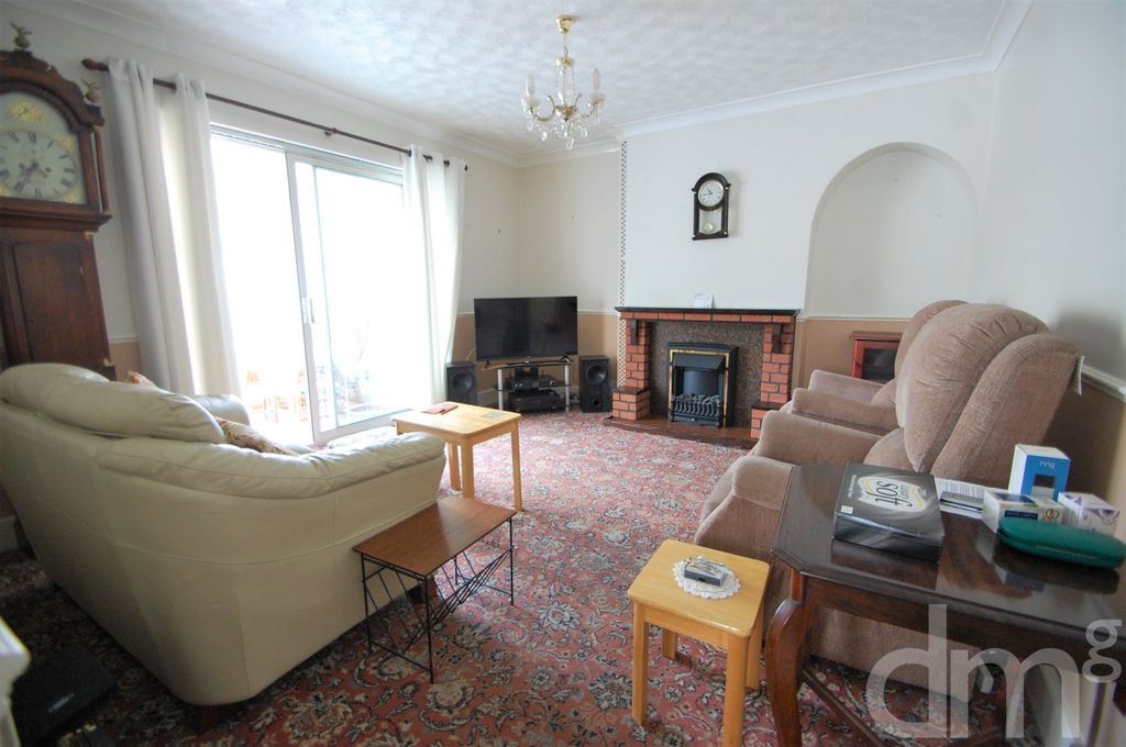 Property photo 2 of 12