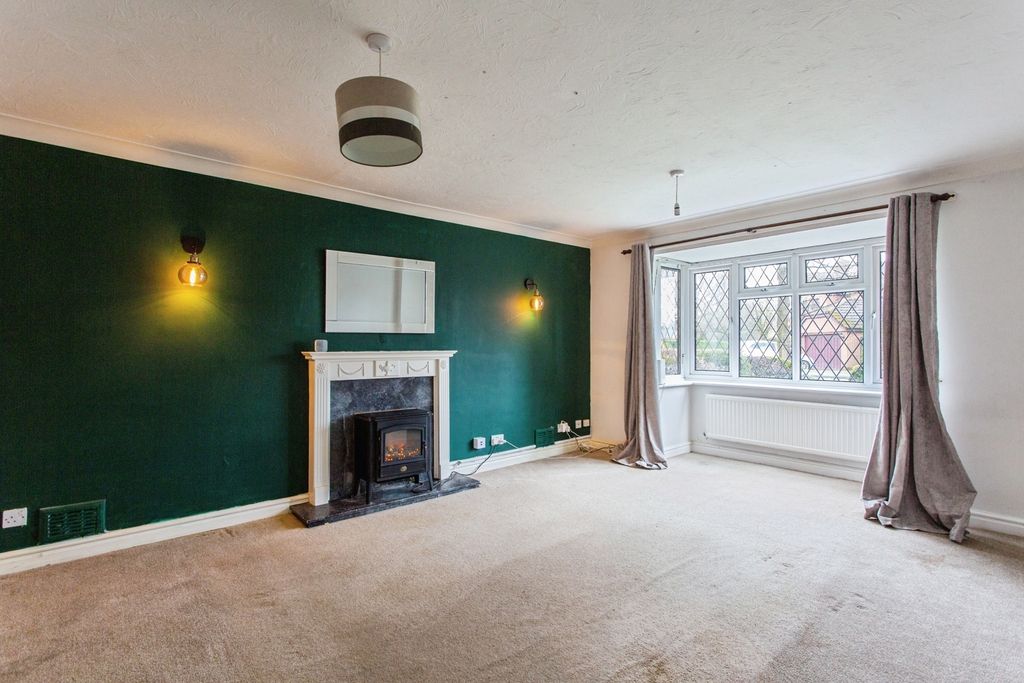 Property photo 2 of 17 Lounge