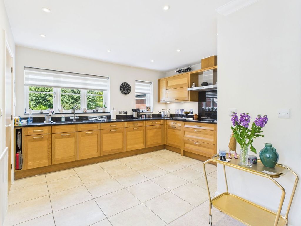 Property photo 3 of 32