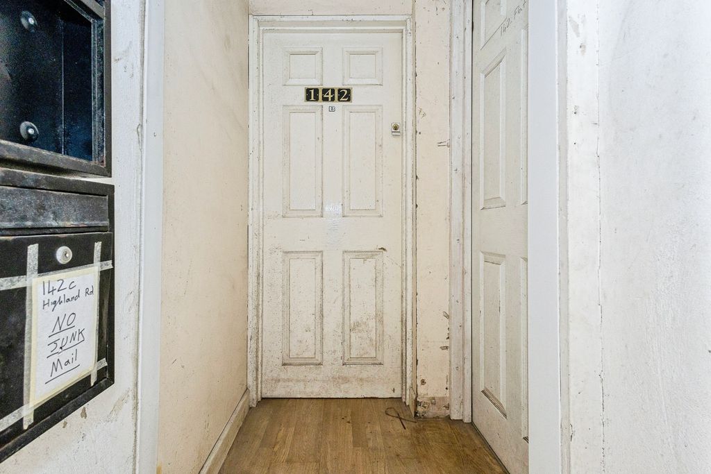 Property photo 2 of 9 Entrance