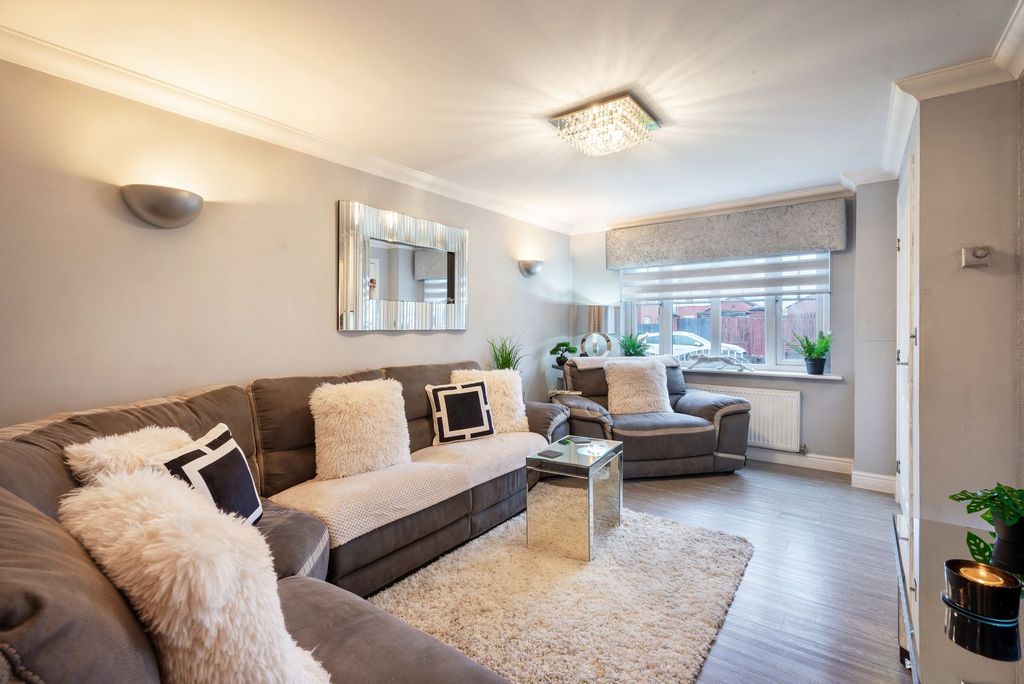 Property photo 2 of 28