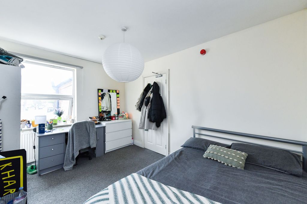 Property photo 2 of 44