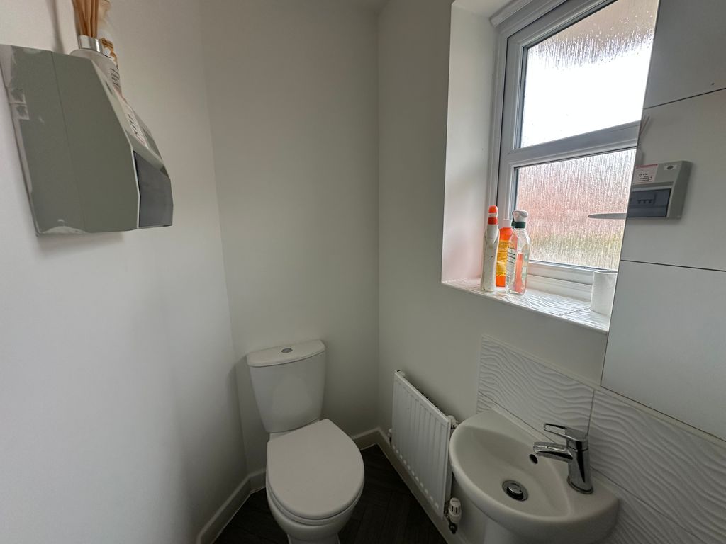 Property photo 3 of 11 Cloakroom/wc