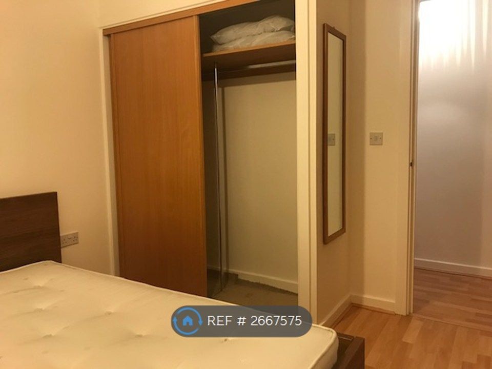 Property photo 3 of 11 Bedroom Photo 1