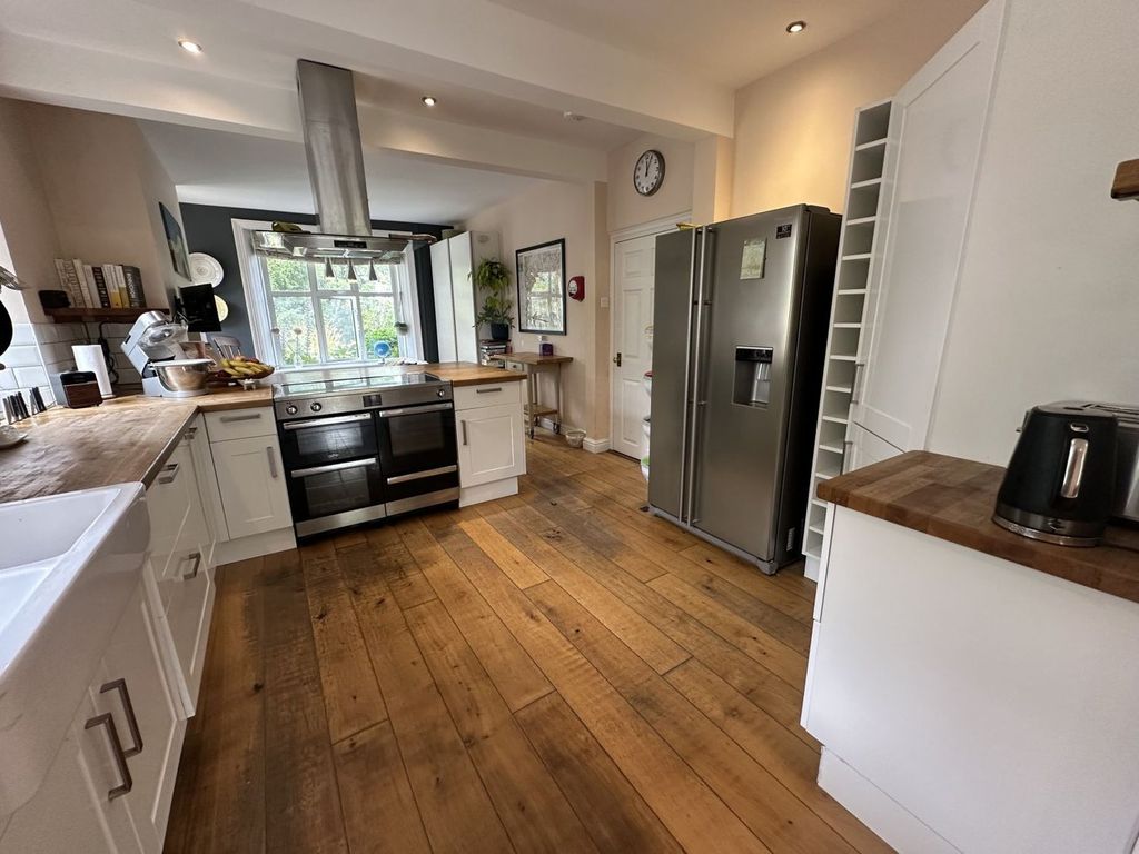 Property photo 3 of 52