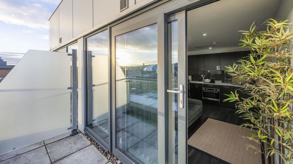 Property photo 2 of 27