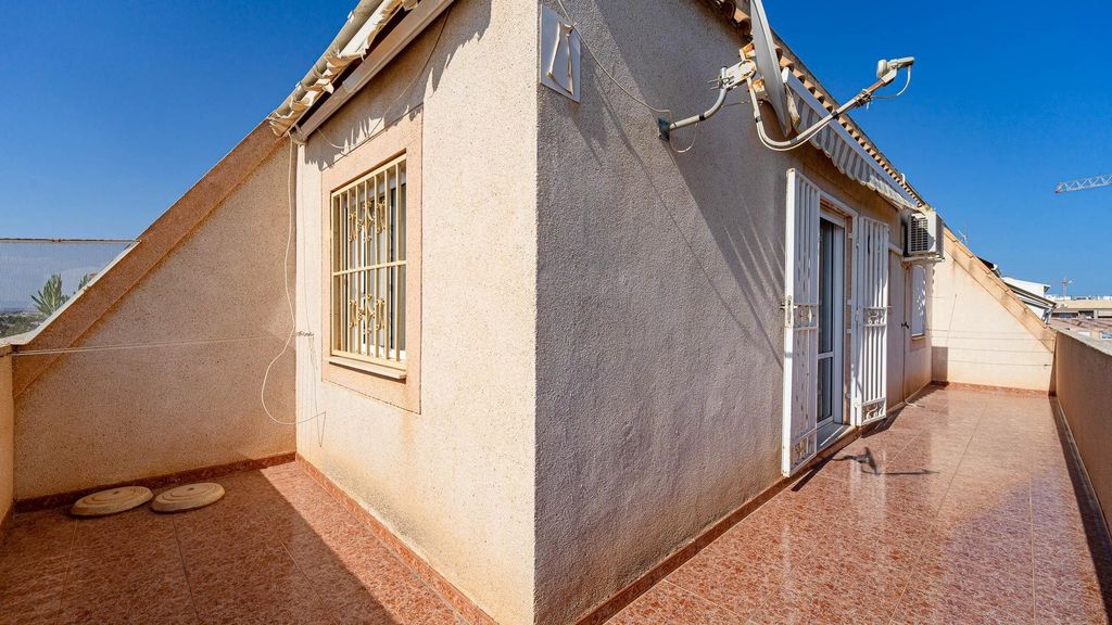 Property photo 3 of 27