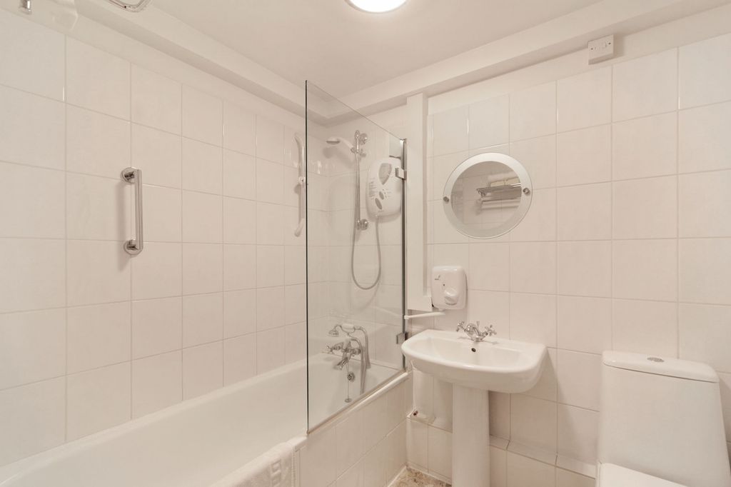 Property photo 3 of 7 Bathroom