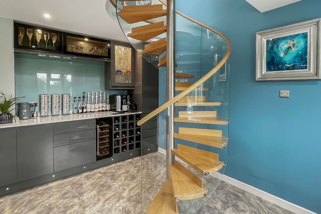 Property photo 3 of 27 Picture No. 26