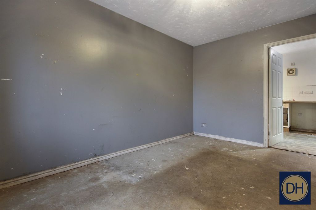 Property photo 3 of 8 Coalport Close