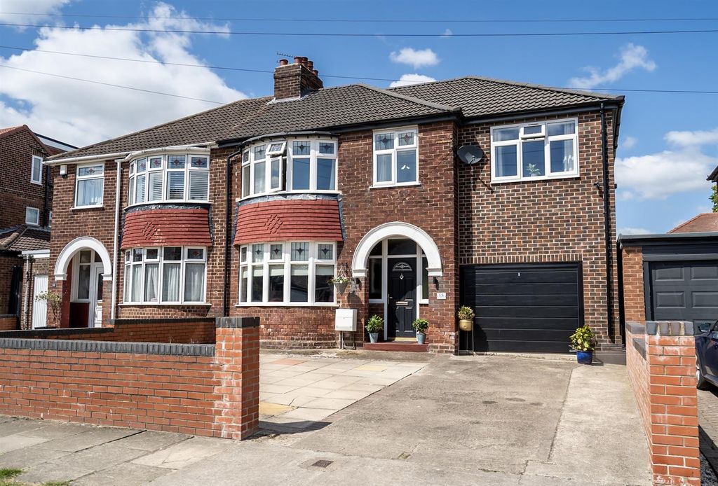 Property photo 1 of 18 External