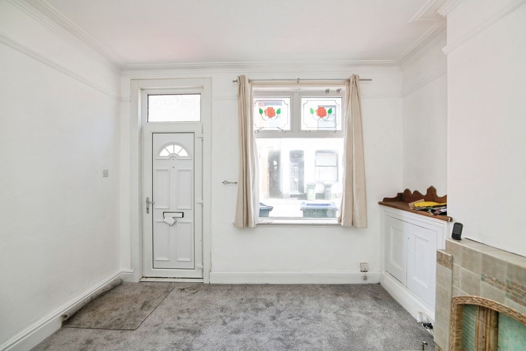 Property photo 2 of 28 Pbox-Img.Jpg