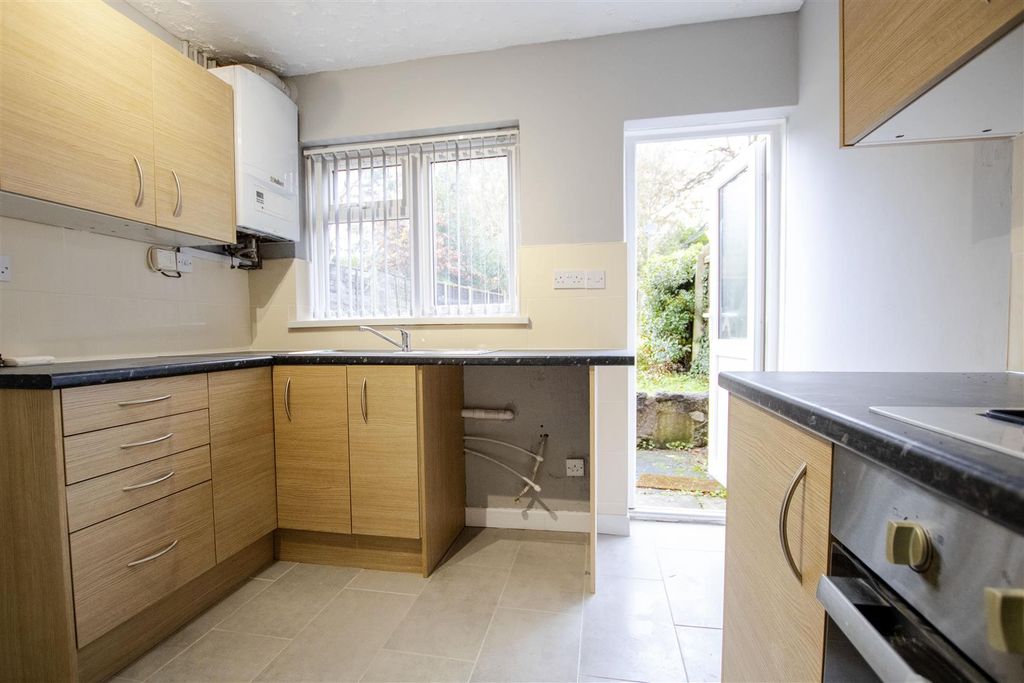 Property photo 3 of 13 Approach