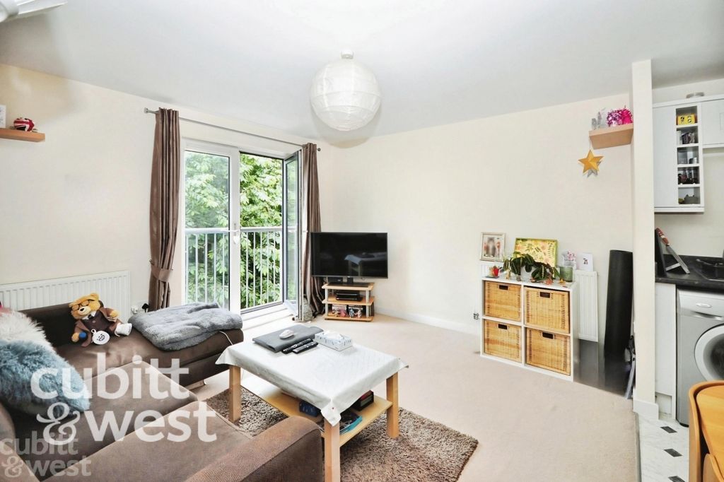 Property photo 2 of 9