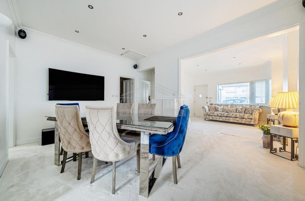 Property photo 3 of 10 9F8E60Cb-029E-4B9F-A198-5E4d949Ea79B.Jpg