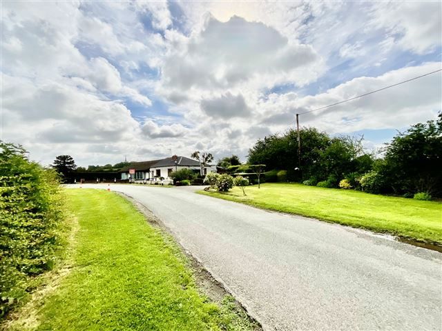 Property photo 2 of 21 Common Lane