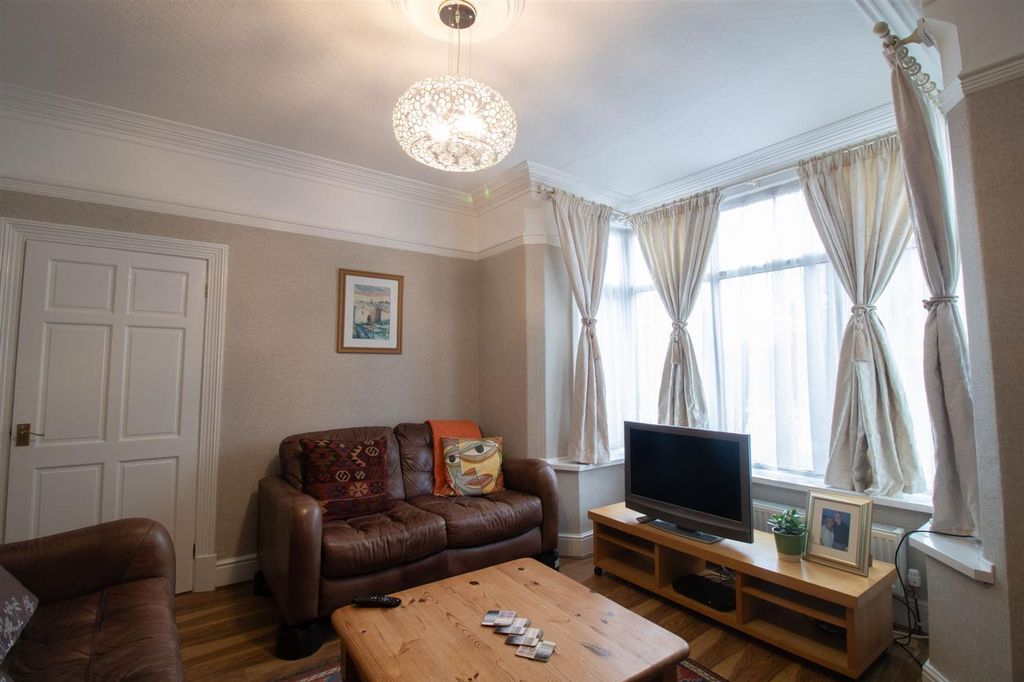 Property photo 3 of 31