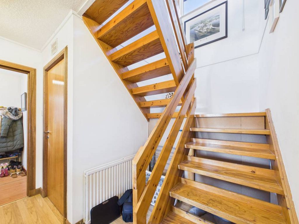 Property photo 2 of 27