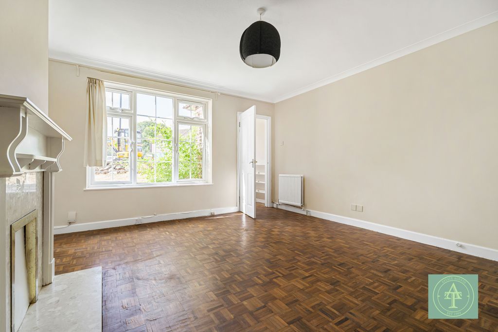 Property photo 3 of 13 Gallery