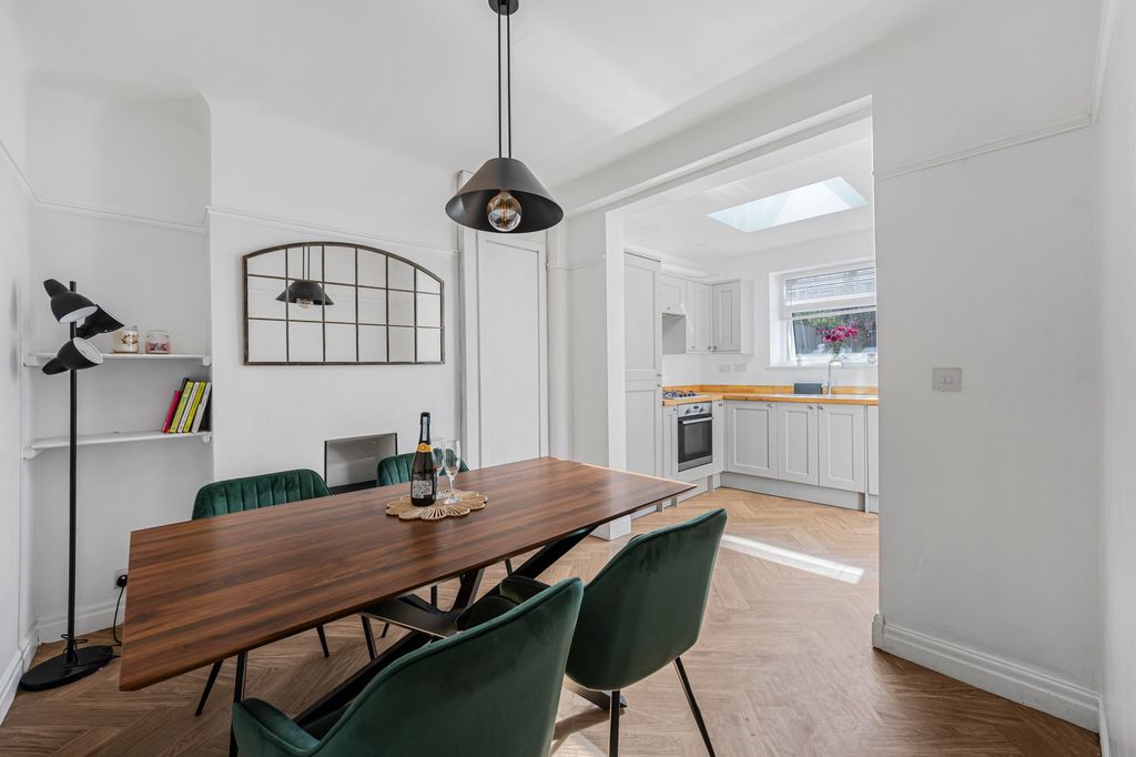 Property photo 3 of 31