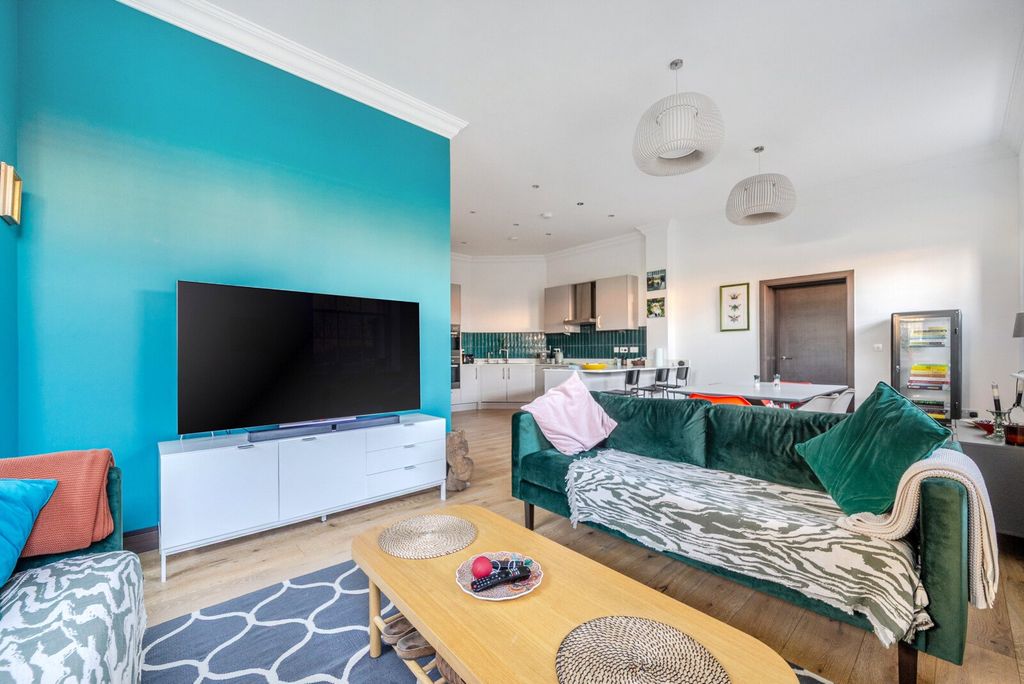 Property photo 2 of 17 Picture No. 12