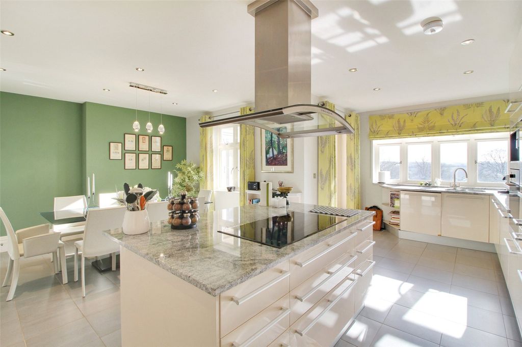 Property photo 3 of 15 Kitchen/Diner