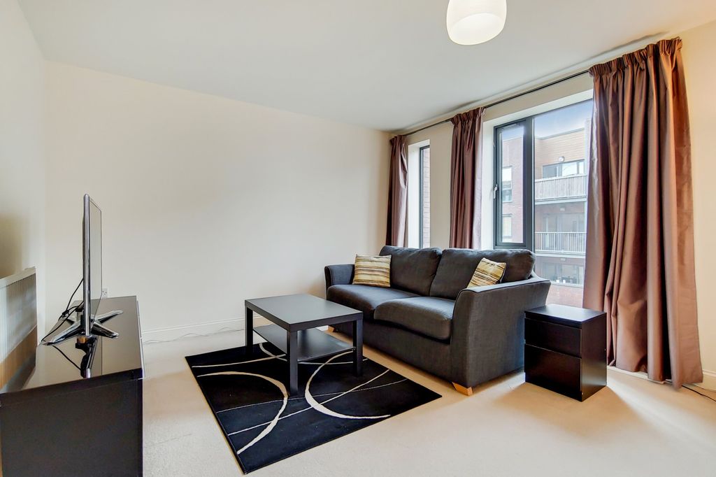 Property photo 2 of 9