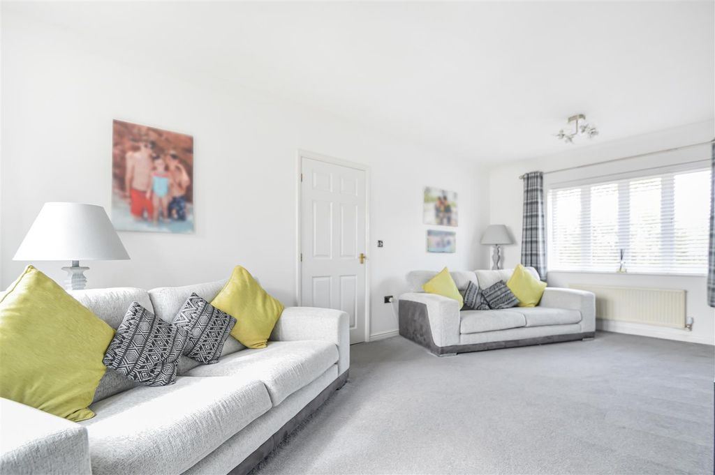 Property photo 3 of 17 11_80790.Jpg