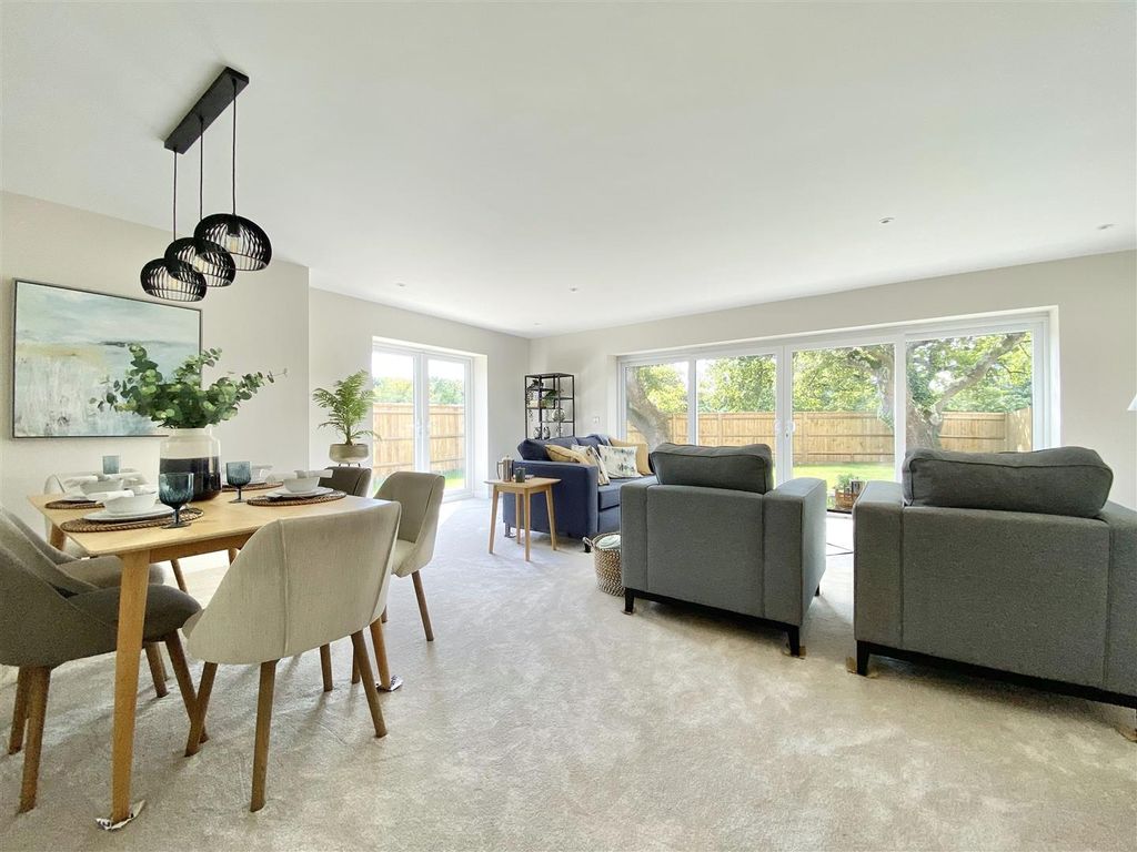 Property photo 2 of 40