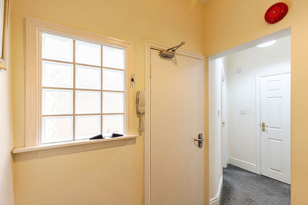Property photo 2 of 10 Pbox-Img.Jpg