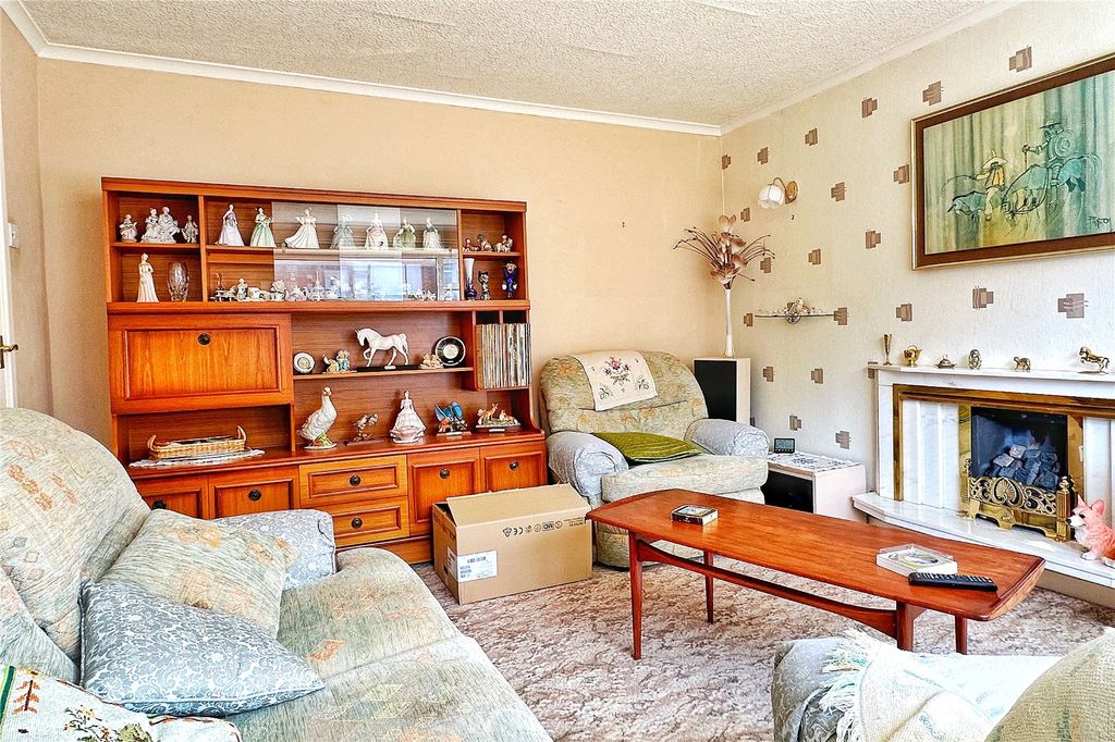 Property photo 3 of 20 Living Room