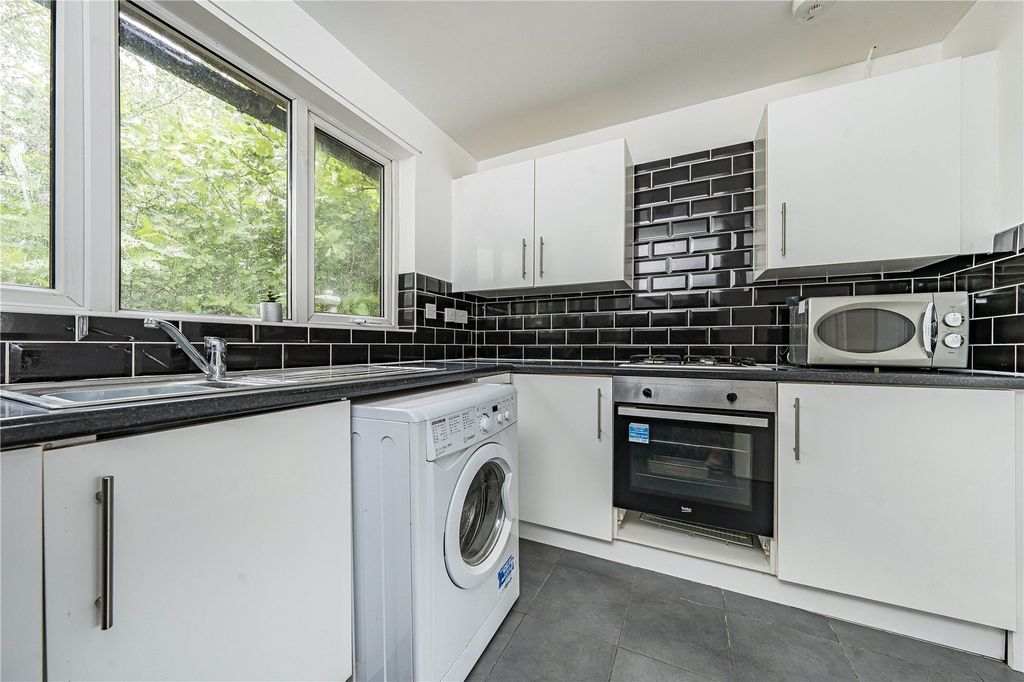 Property photo 2 of 8 Picture No. 01