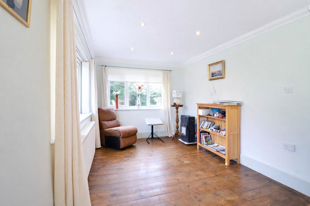Property photo 3 of 33 Picture No. 19