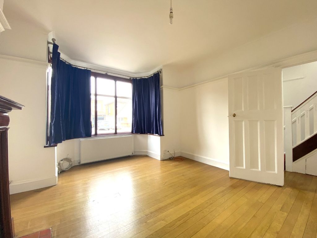 Property photo 3 of 19 4307375