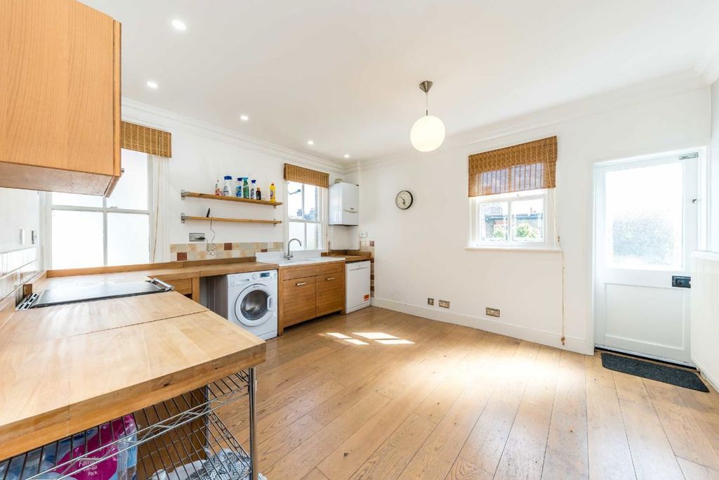 Property photo 3 of 6