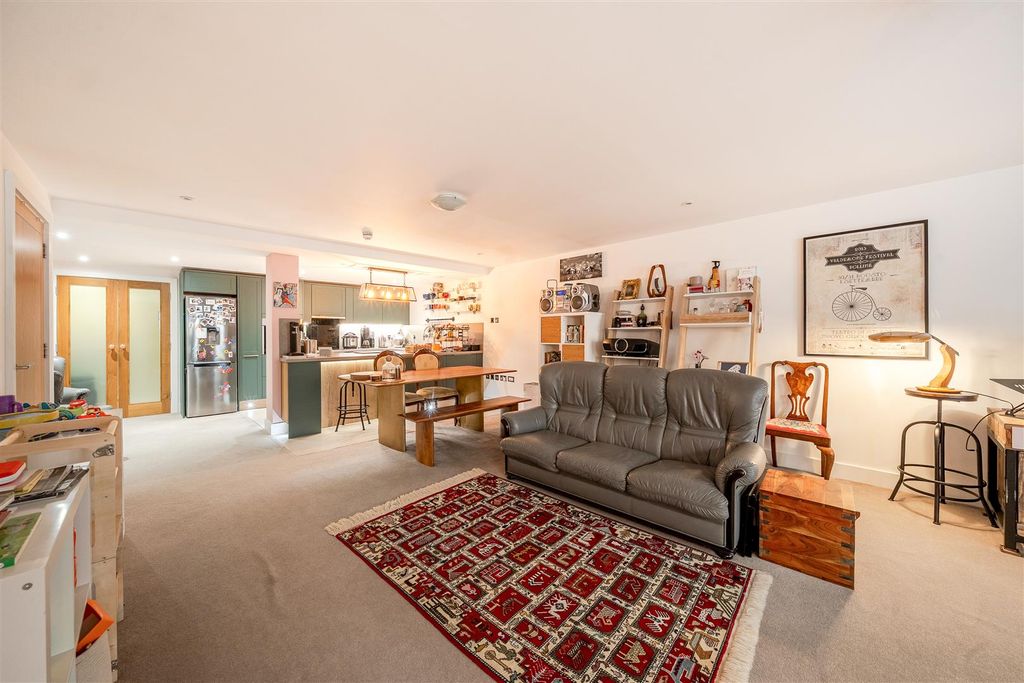 Property photo 2 of 18 1408955-12-6983A1d2Afe84.Jpg