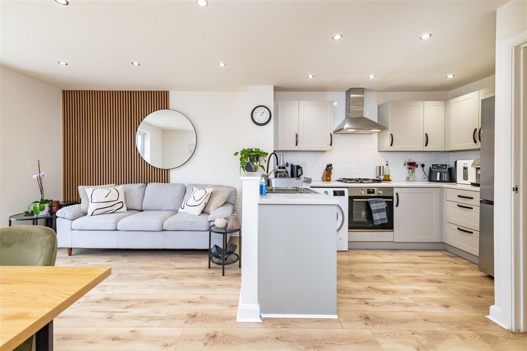 Property photo 2 of 31 Brookbridge-8.Jpg