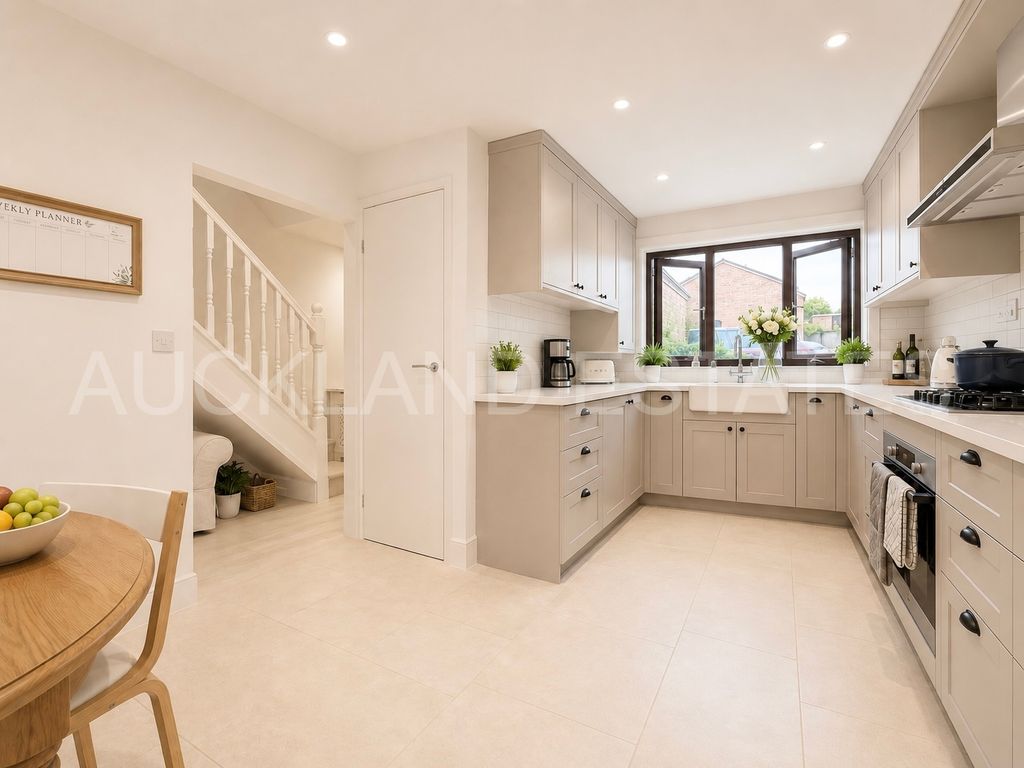 Property photo 3 of 19 Image00007