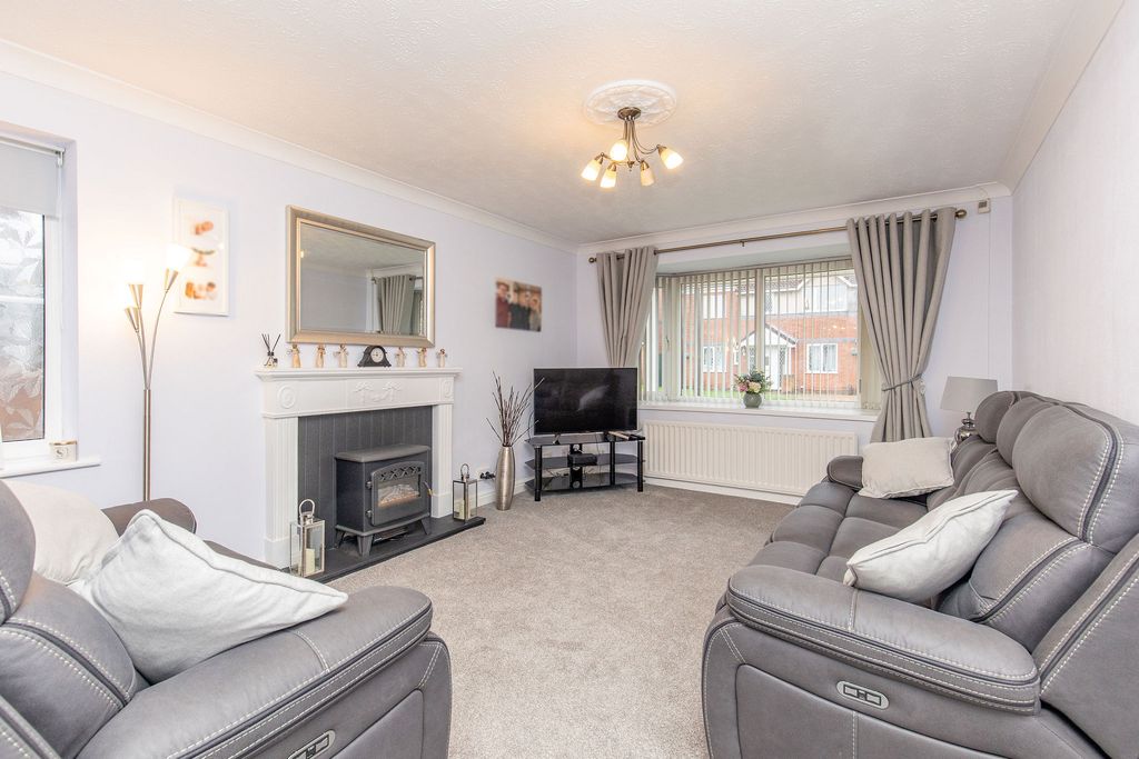 Property photo 2 of 18 Living Room