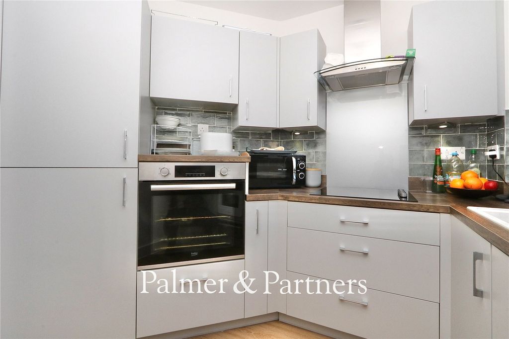 Additional image 9 of 2 bed flat for saleLower Brook Street, Ipswich, Suffolk IP4