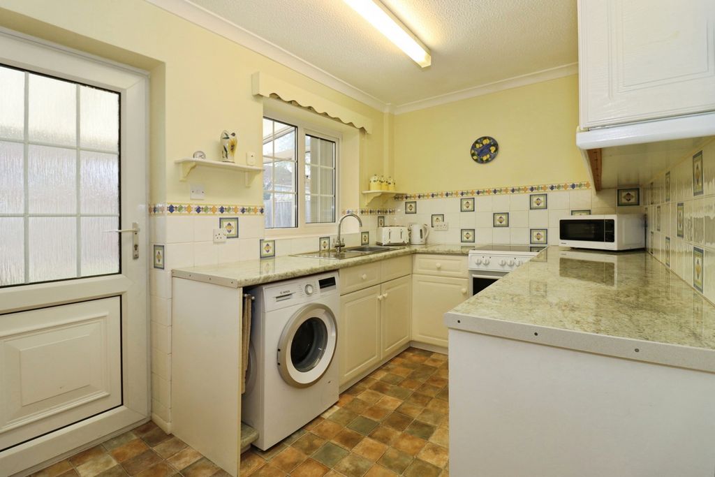 Property photo 2 of 17 Kitchen