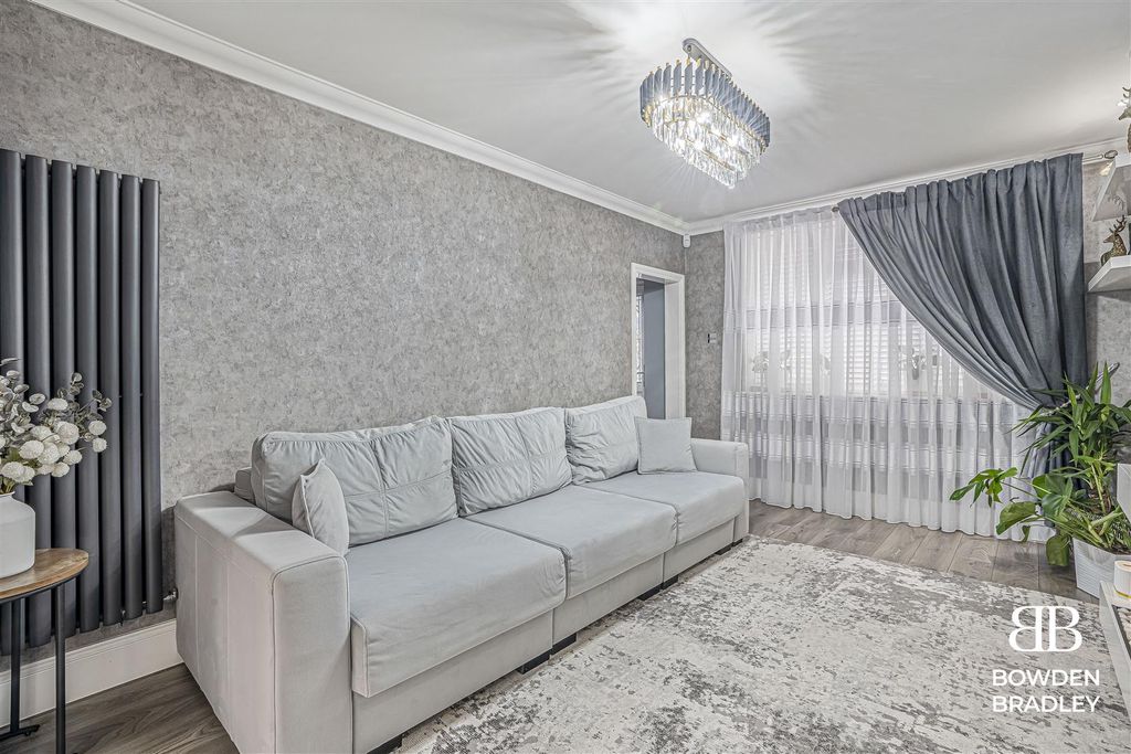 Property photo 3 of 19 Living Room