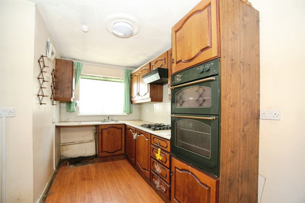 Property photo 2 of 20