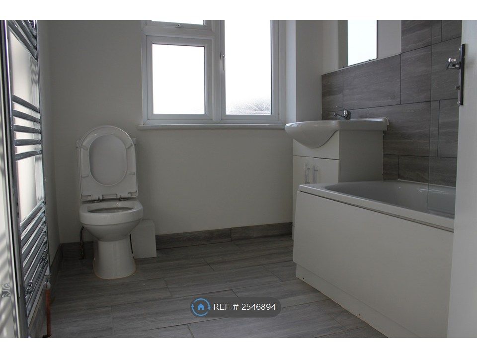 Property photo 2 of 6 Bathroom
