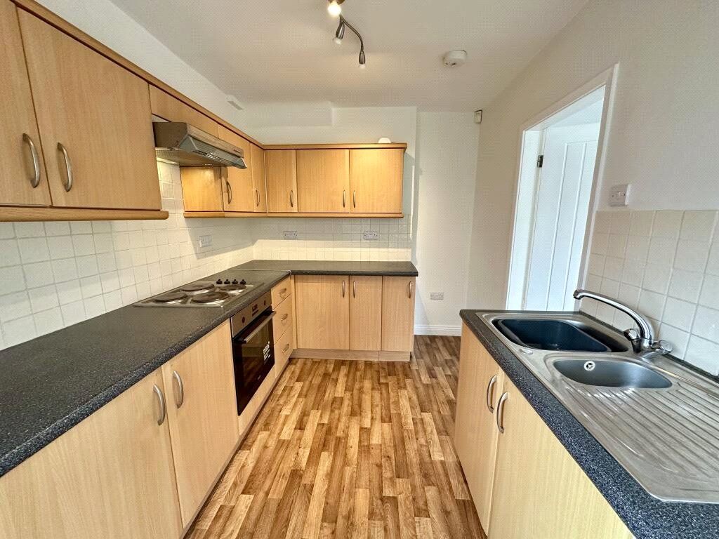 Property photo 3 of 12 Kitchen