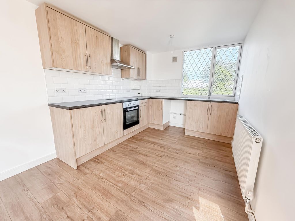 Property photo 3 of 8 Photo 2