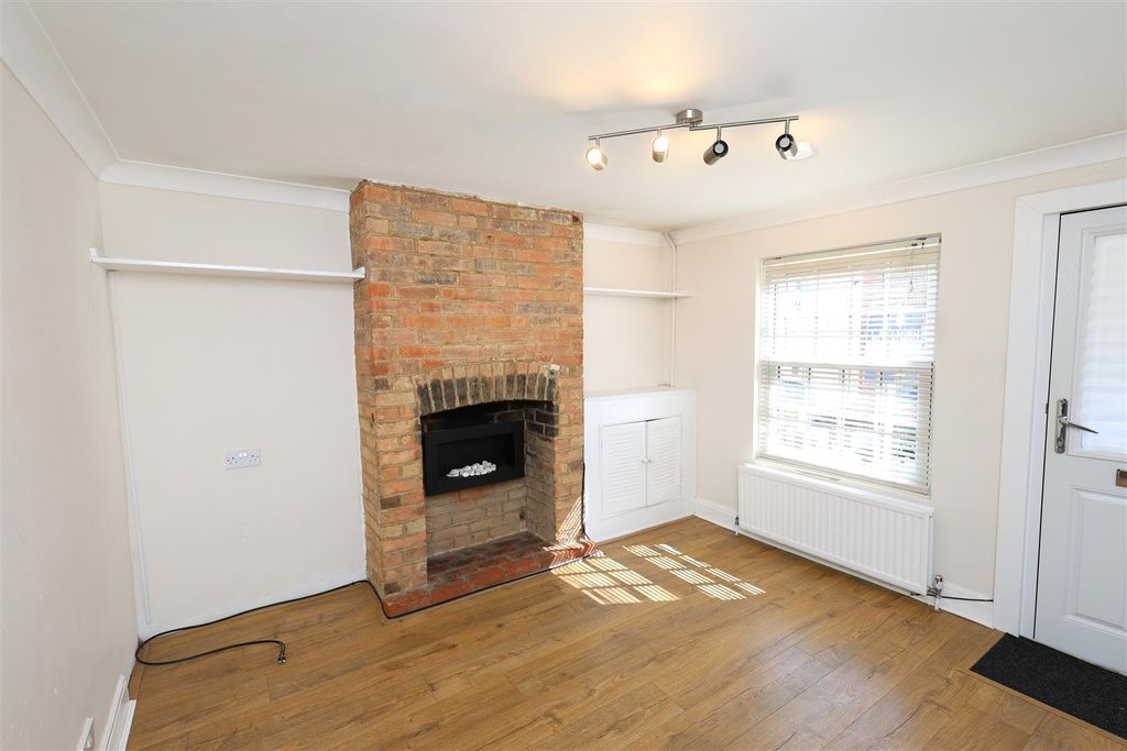 Property photo 3 of 11 Living Room