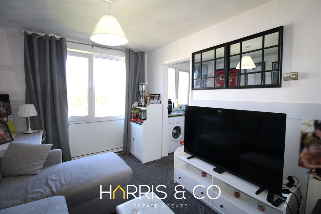 Property photo 3 of 10 Picture No. 05