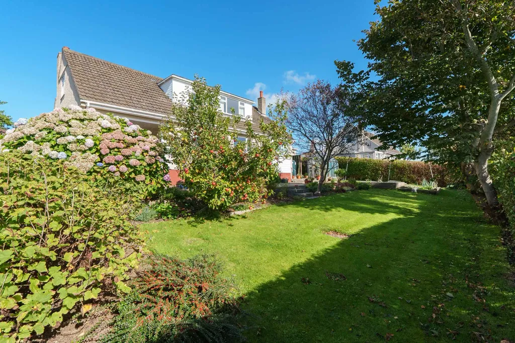 Property photo 2 of 29