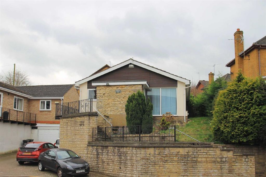 Property photo 1 of 11 128 High Street South Front.Jpg